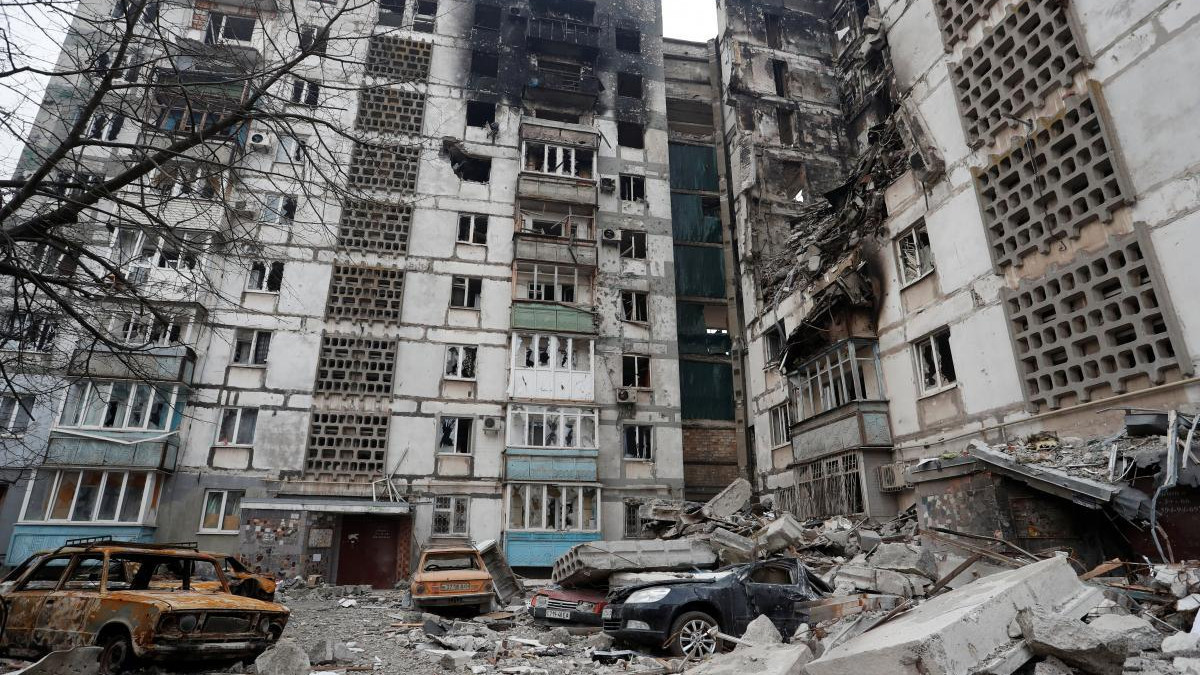 Mariupol: Soldații ruși ar dezgropa cadavrele celor pe care i-au ucis, acuză administrația locală
