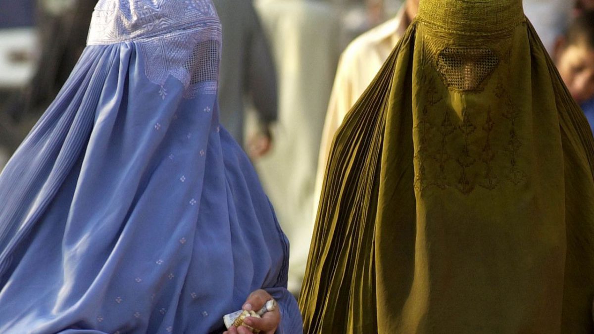Marocul interzice fabricarea și vânzarea burqa