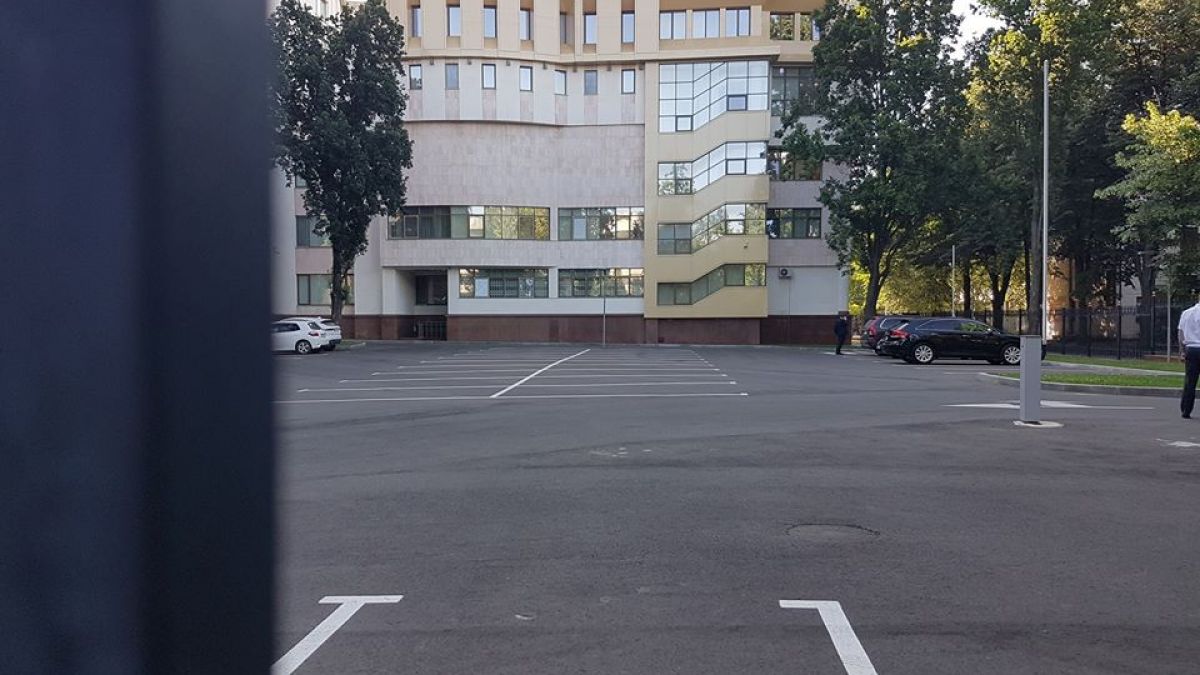 Mașina lui Ștefan Gațcan, care a rămas parcată în fața clădirii Parlamentului, a dispărut