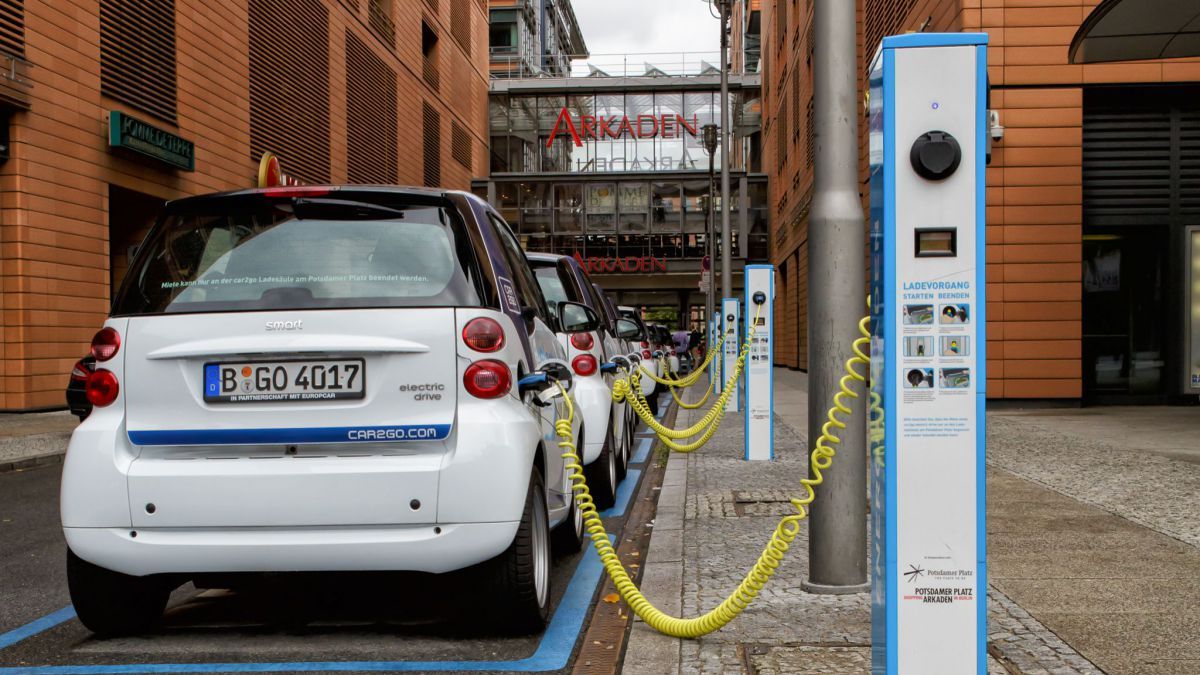 Mașinile electrice, mai căutate decât modelele diesel. Câte automobile s-au vândut în Europa Occidentală