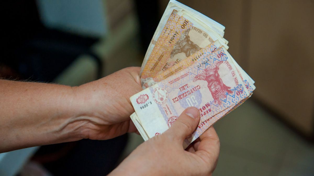 MECC dezminte: Nu s-a stopat acordarea sporurilor la salariu cadrelor didactice