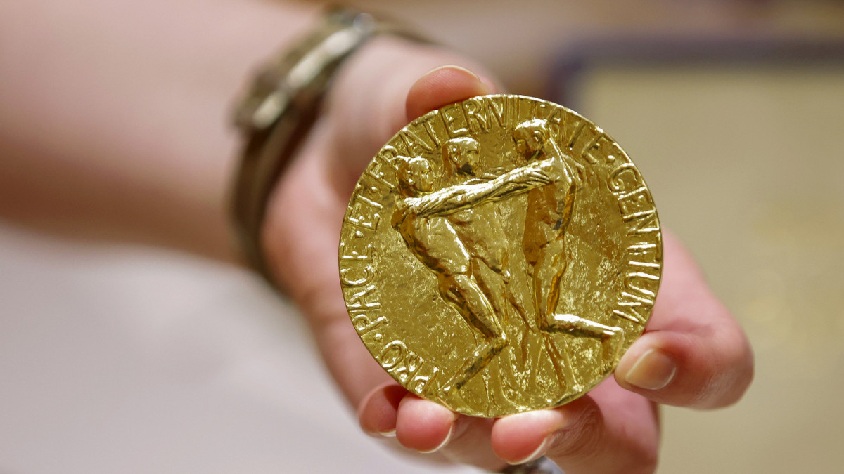 Medalia Premiului Nobel pentru Pace a jurnalistului Dmitri Muratov, licitată pentru suma de 103,5 milioane dolari. Banii, destinați refugiaților ucraineni