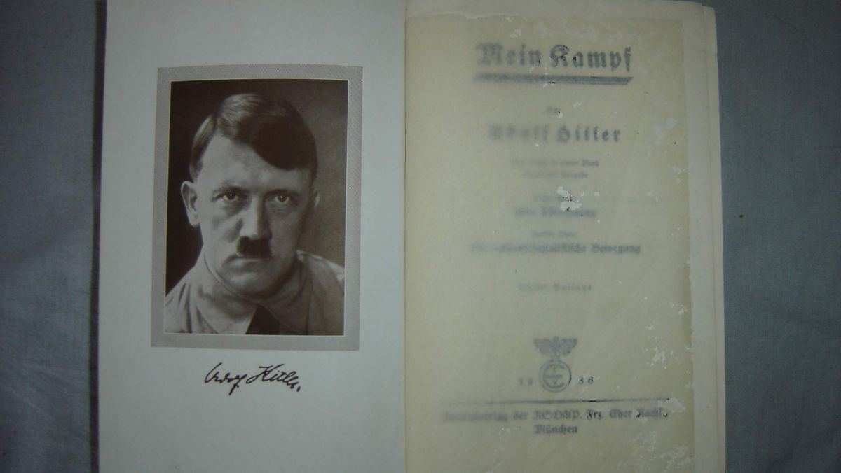 VIDEO. „Mein Kampf”, semnată de Adolf Hitler, revine în librăriile din Germania