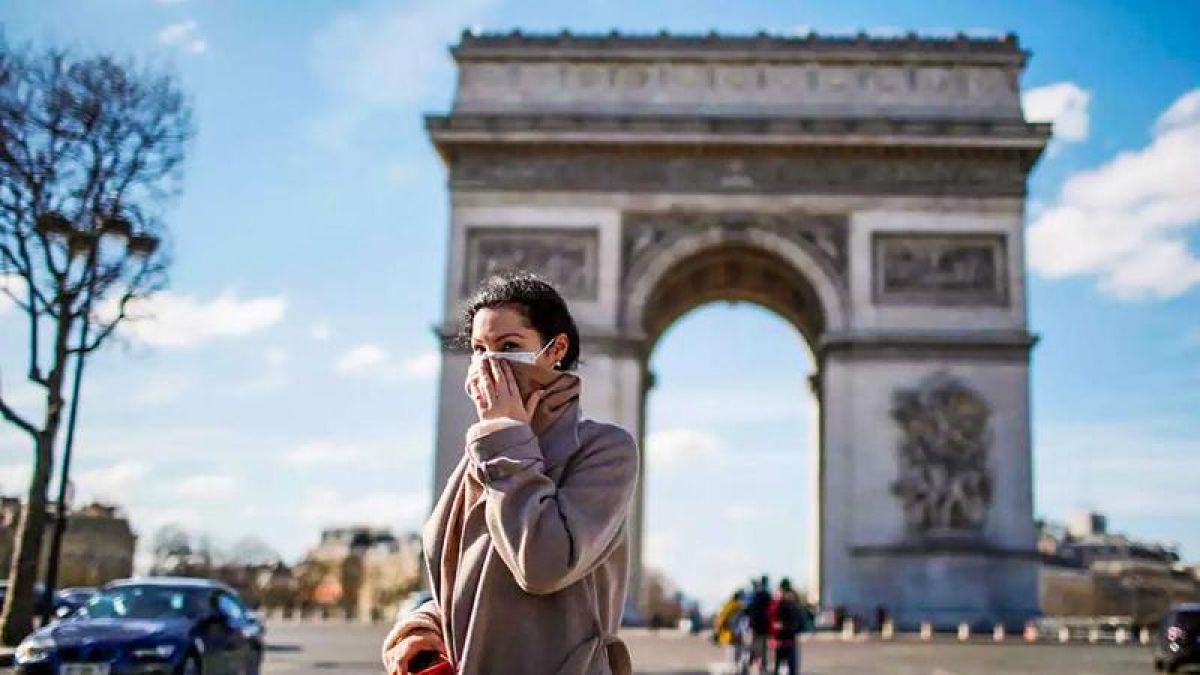 Membrii Guvernului de la Paris au fost percheziționați de oamenii legii pentru modul în care gestionează pandemia