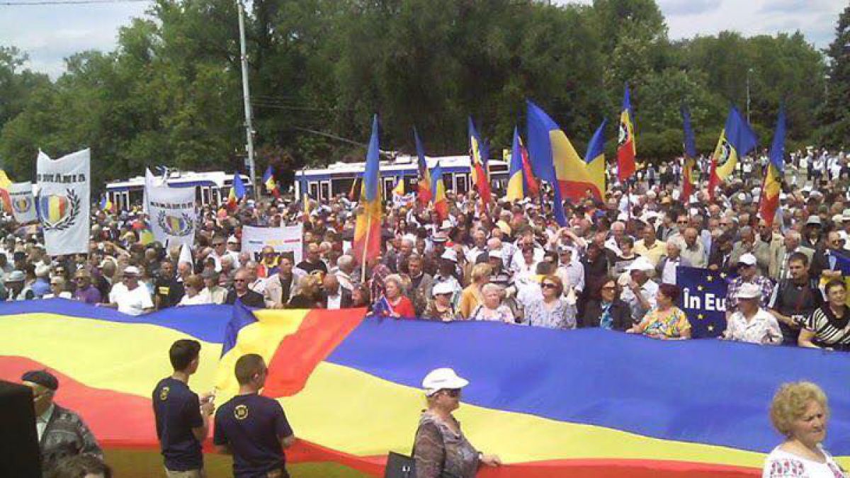 Mii de oameni scandeză „Unire” în PMAN