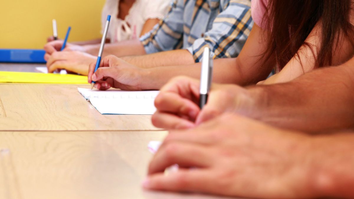 Ministerul Educației: Notele la fizică pentru 54 de absolvenți vor fi majorate cu un punct