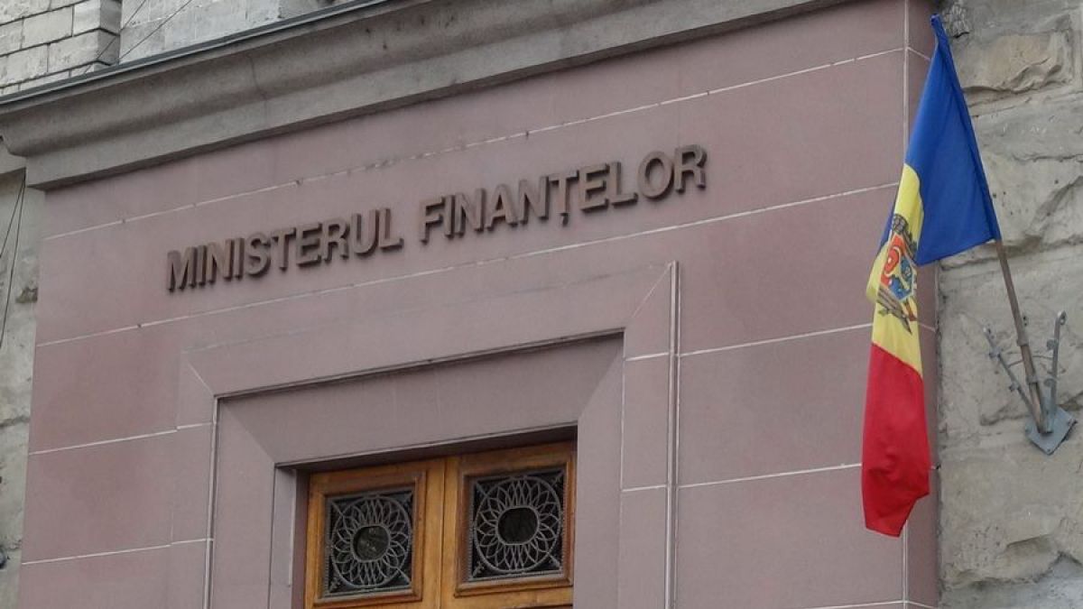 Ministerul Finanțelor acuză că presa a înțeles greșit impozitarea coletelor internaționale mai scumpe de 100 de euro. Iată ce precizări face