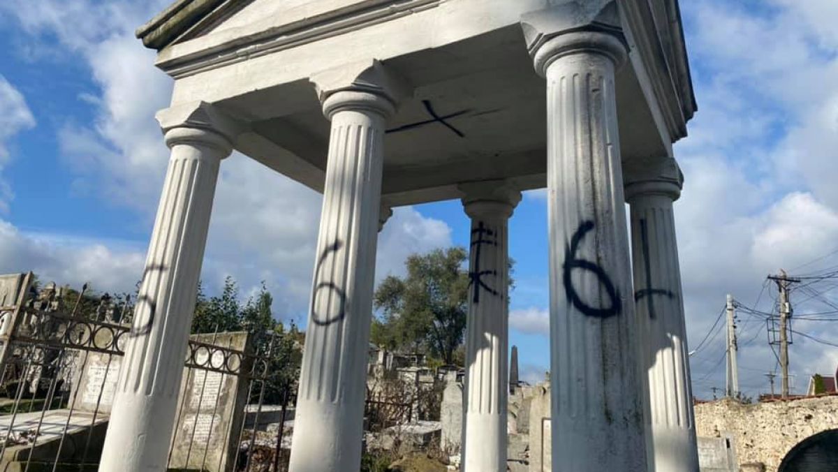Miniștrii au aprobat înăsprirea pedepselor pentru profanarea mormintelor. Chicu: „Niște neoameni au vandalizat cimitirul evreiesc”