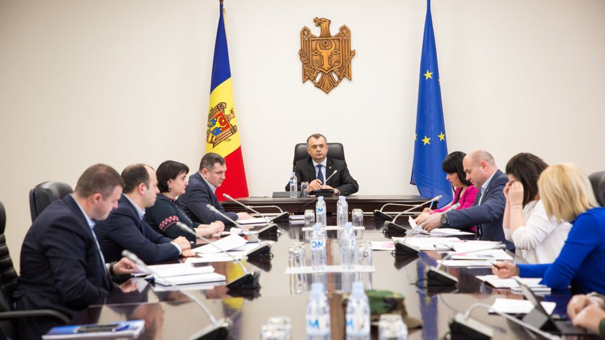 Miniștrii, Ion Chicu și aparatul premierului s-au testat pentru COVID-19 la un laborator privat