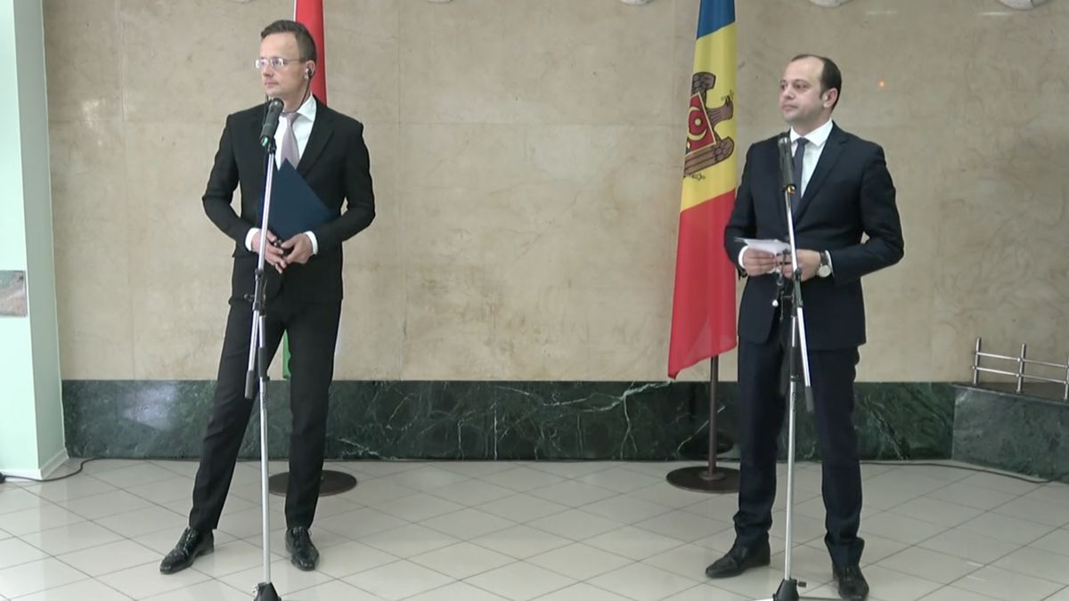 Ministrul de Externe al Ungariei a venit la Chișinău cu un lot de echipamente de protecție, donat Republicii Moldova