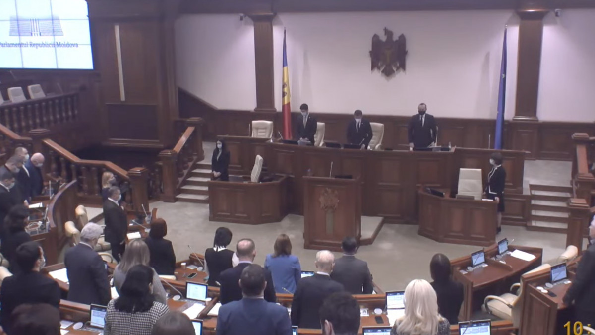 Minut de reculegere în Parlament, în memoria victimelor războiului din Ucraina. Mențiunile separate ale BCS despre Donbas