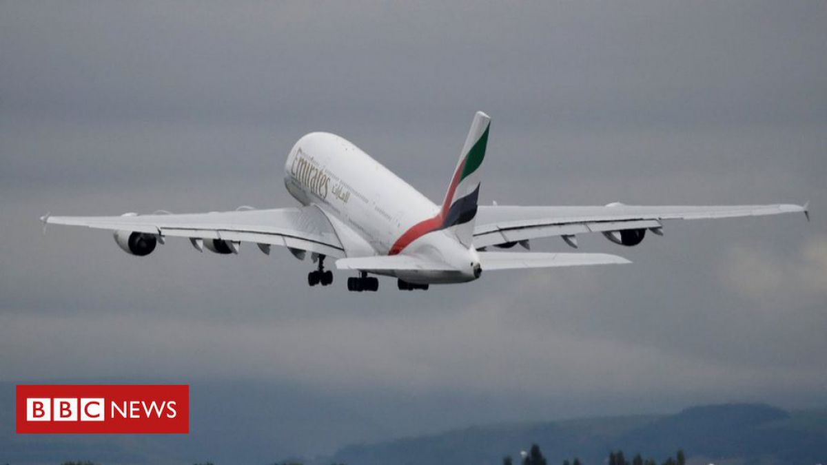Mister la bordul unui avion care venea de la Dubai: 19 pasageri s-au îmbolnăvit