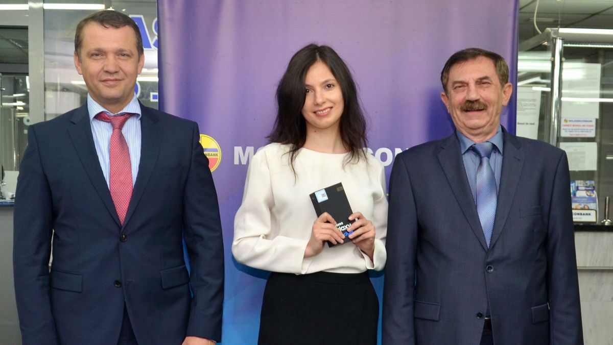 Moldindconbank a pus în circulaţie cel de-al 500.000-lea card bancar!