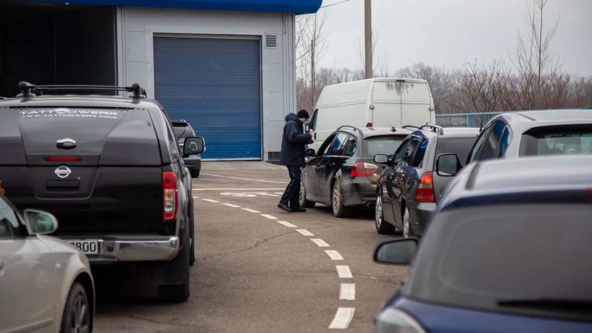 Moldovenii și străinii, care vor veni în R. Moldova, obligați să achite polița de asigurare