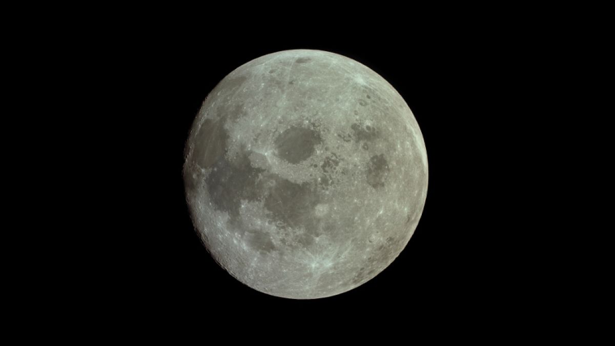 NASA a descoperit apă pe suprafața vizibilă a lunii (VIDEO)