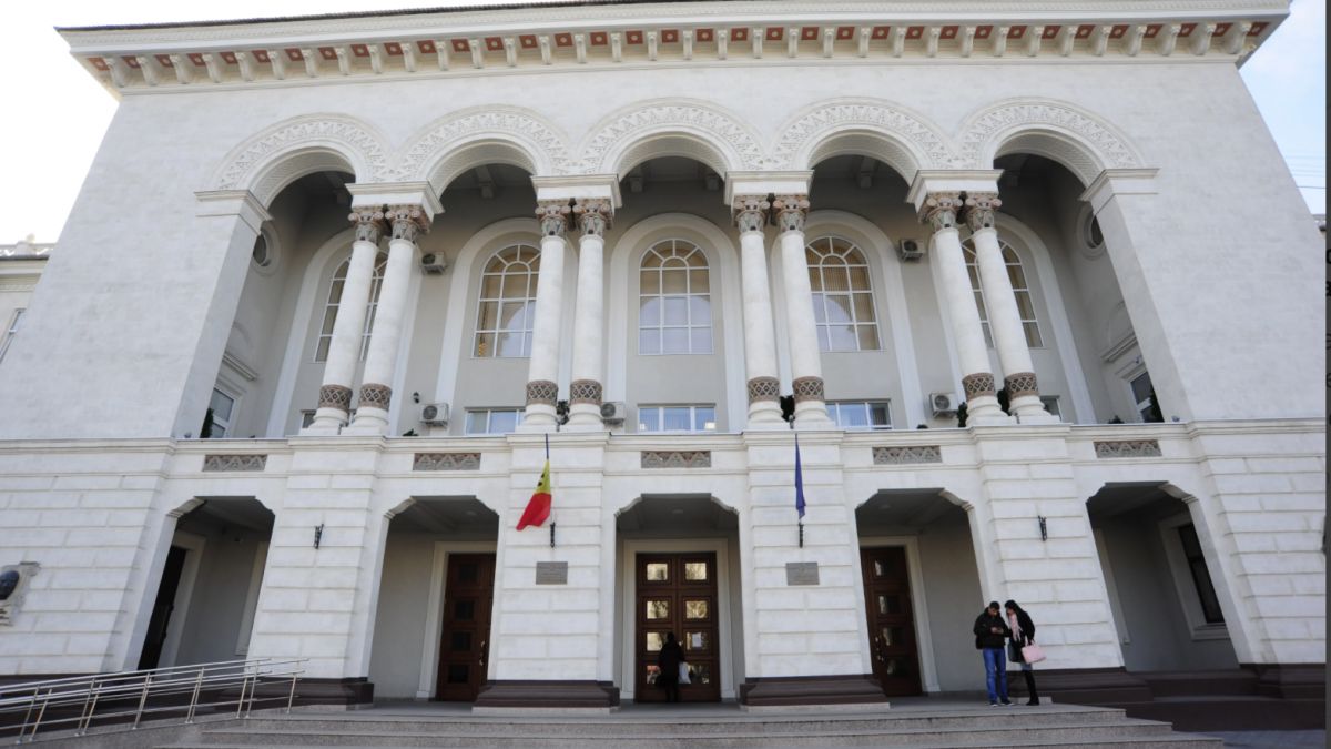 Năstase sesizează PG pe marginea secvențelor video cu sacoșa în care ar fi bani. Solicită investigarea persoanelor din imagini