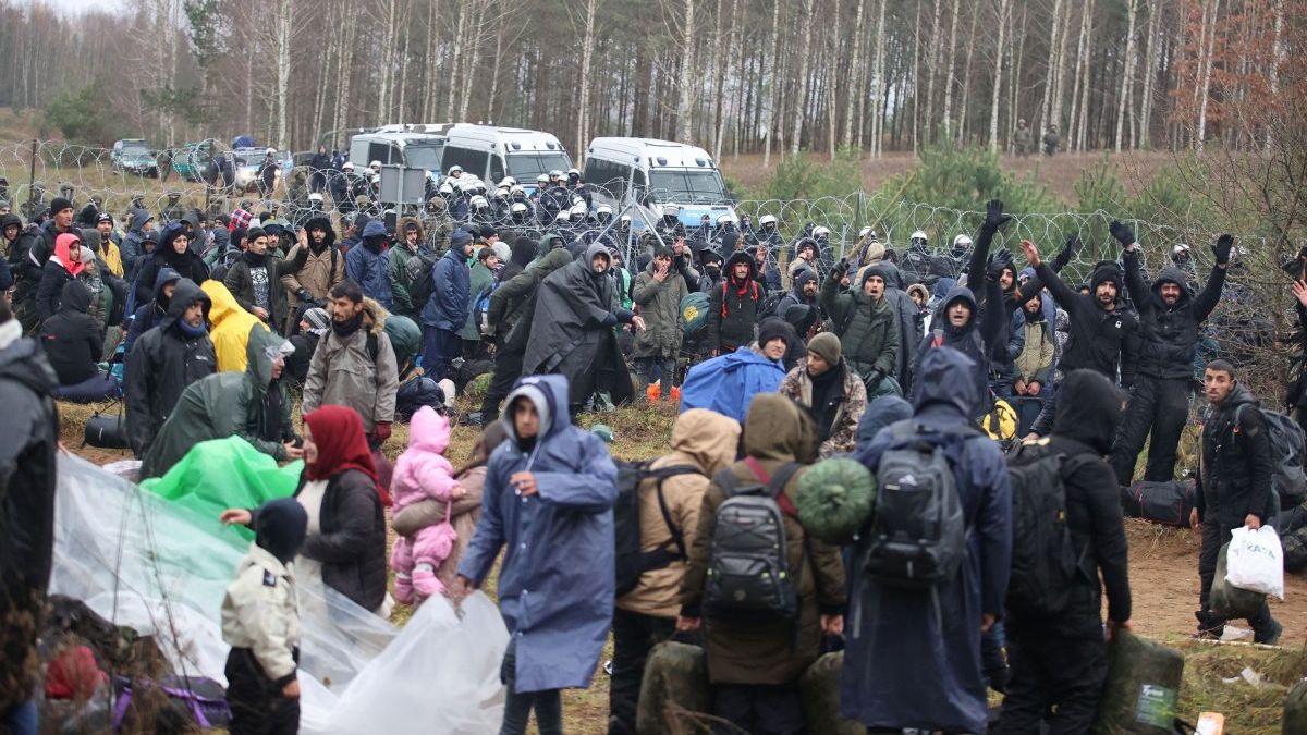 NATO exprimă îngrijorări față de fluxul de imigranți de la frontiera Belarusului cu Polonia