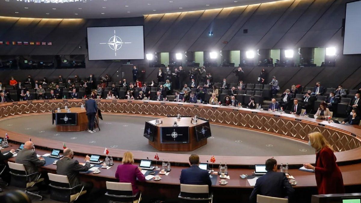 NATO, în negocieri: Ar putea accepta interzicerea totală a zborurilor deasupra Ucrainei