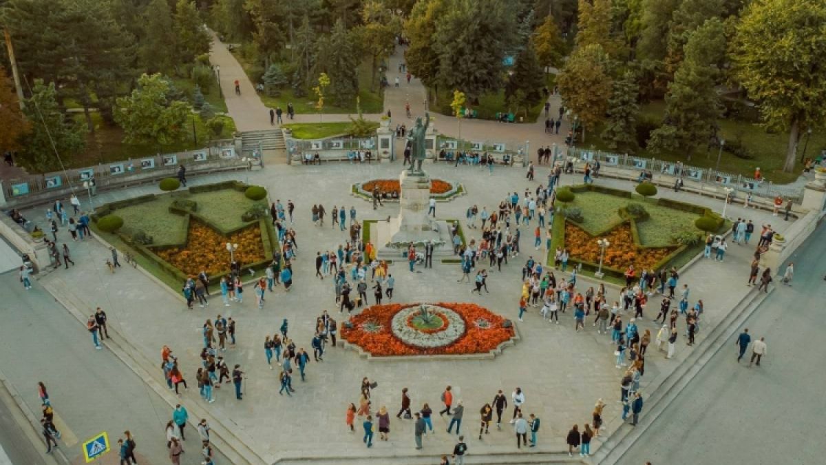 Două parcuri din centrul capitalei vor fi reamenajate