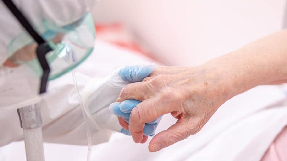 Nepotul doctoriței decedate din cauza COVID-19: A fost înmormântată la marginea cimitirului, unde îi îngropau pe sinucigași