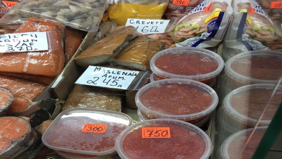„Icre roșii” fără acte. Nereguli depistate la mai mulți agenți economici din Chișinău