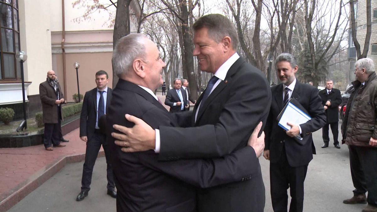 Nicolae Timofti îl felicită pe Klaus Iohannis cu ocazia Zilei Naționale a României