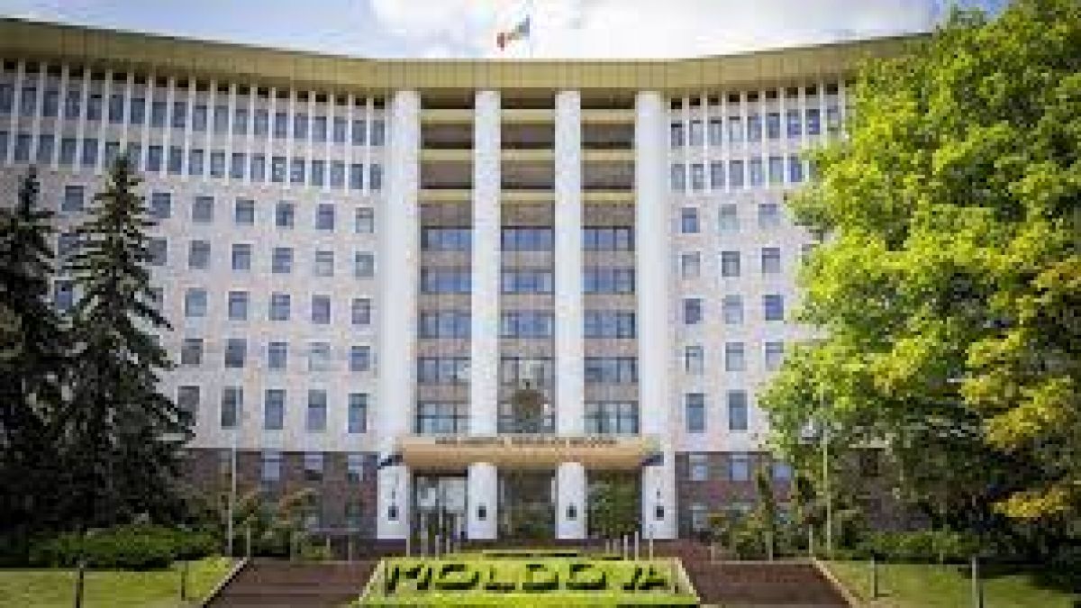 Noi modificări de lege privind activitatea cadrelor didactice și susținerea agricultorilor vor fi dezbătute în Parlament 