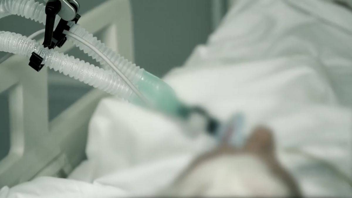 Noi reguli de tratament pentru COVID-19 în România: Plasma nu și-a dovedit eficiența, iar asimptomaticii nu necesită medicație