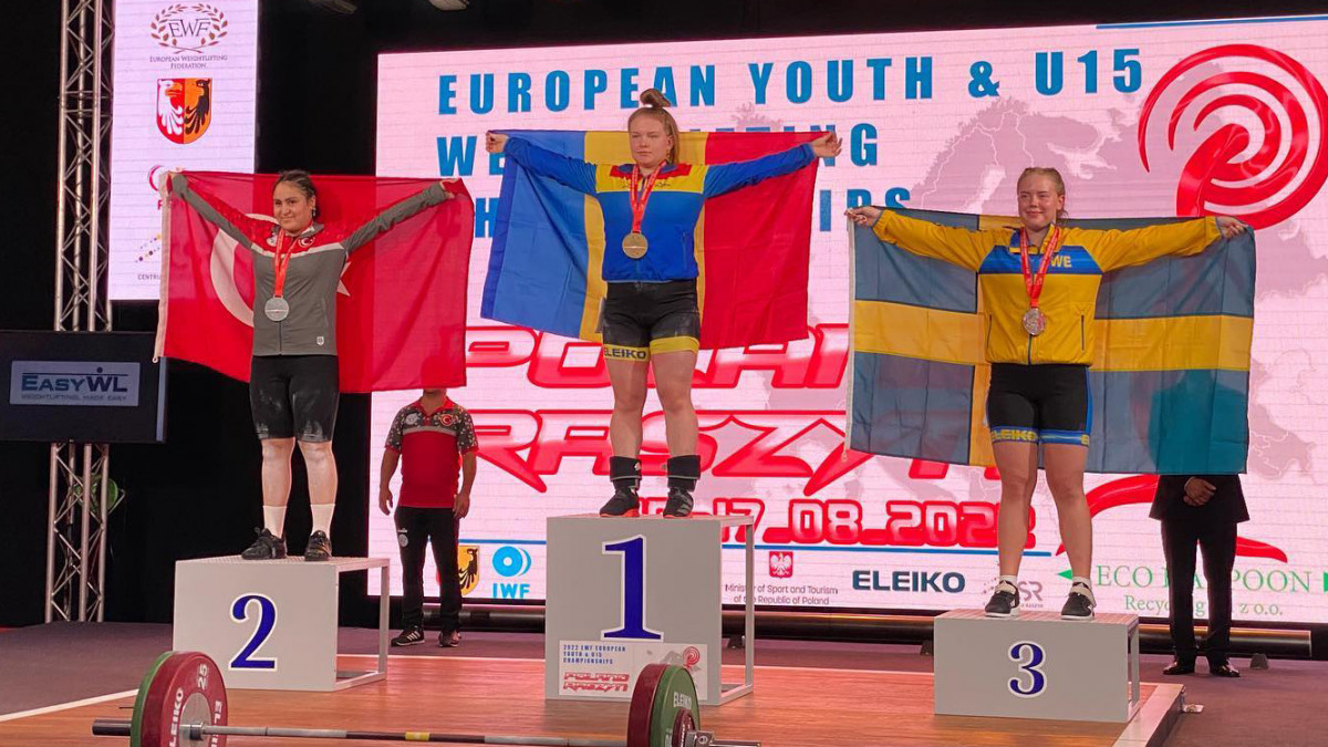 Noi victorii pentru Moldova la Campionatul European Under 15: Halterofila Anastasia Ceornopolc devine vicecampioană