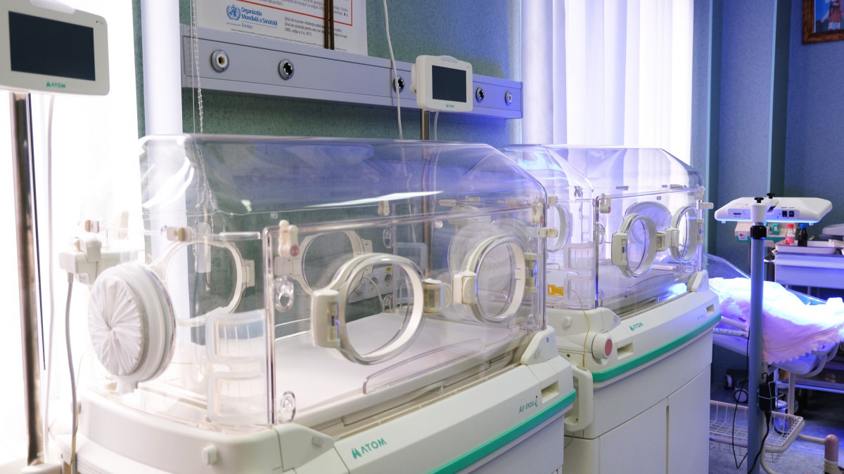 Nouă spitale raionale au fost dotate cu echipamente moderne pentru nou-născuți 