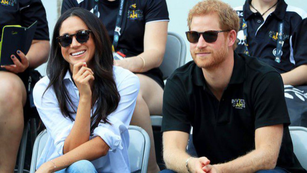 VIDEO. Nu se mai ascund de ochii lumii! Prima apariție publică a prințului Harry alături de Meghan Markle