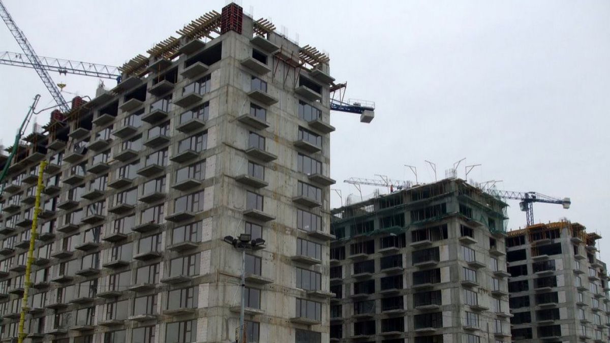 Numărul autorizațiilor de construire eliberate pentru clădiri în primele șase luni s-a redus cu 14%