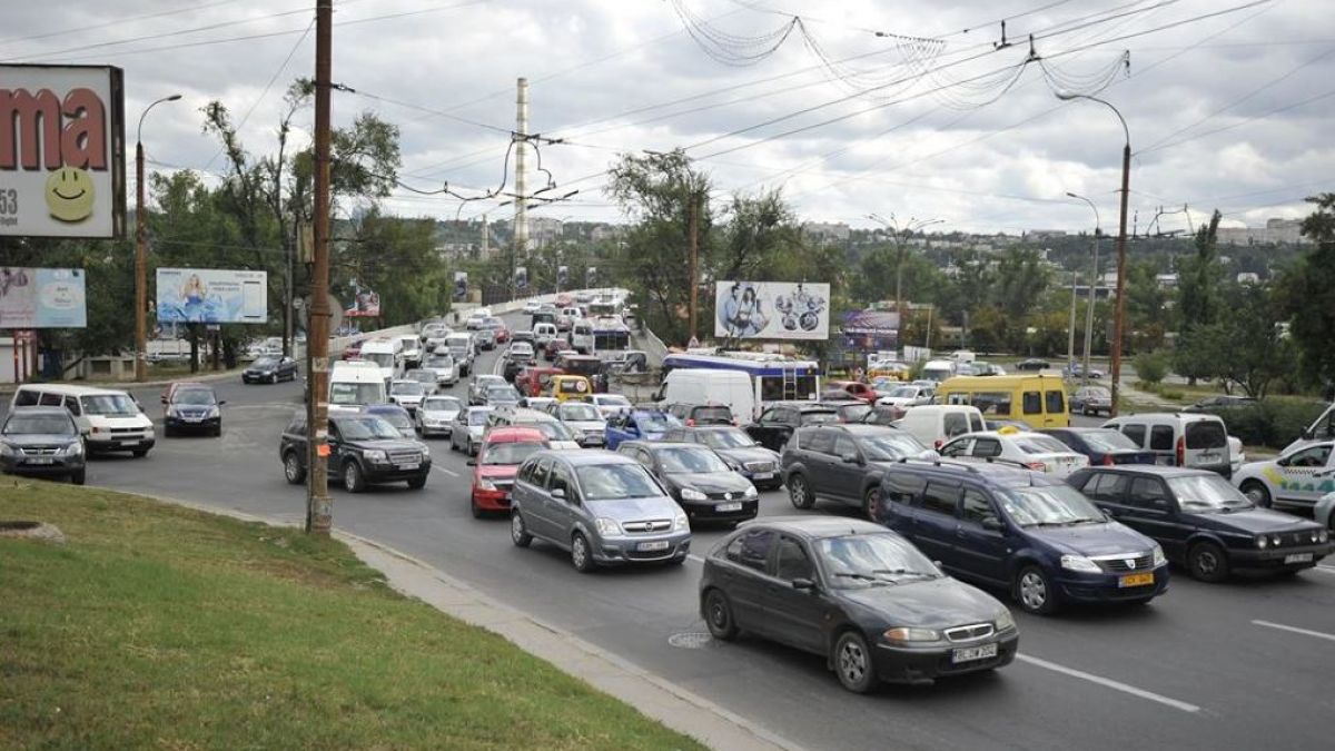 Numărul de automobile la un km de drum a crescut de 24 de ori în ultimii 50 de ani