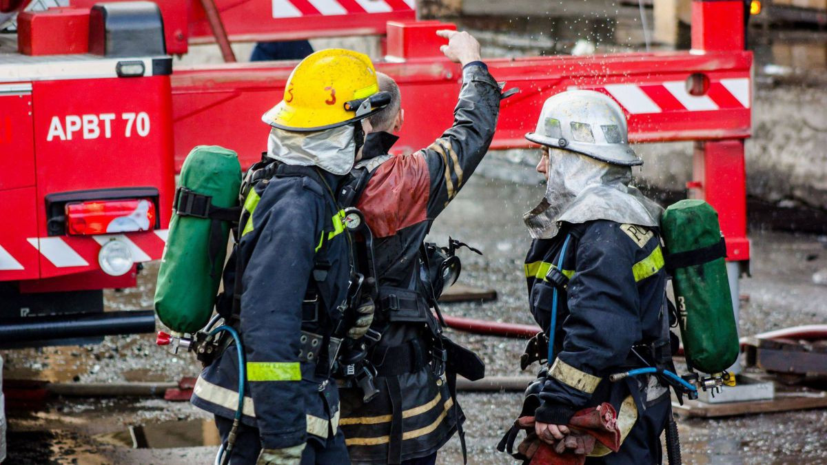 Numărul incendiilor, în creștere cu 30%. TOP raioane cu cele mai multe intervenții ale pompierilor (HARTĂ)