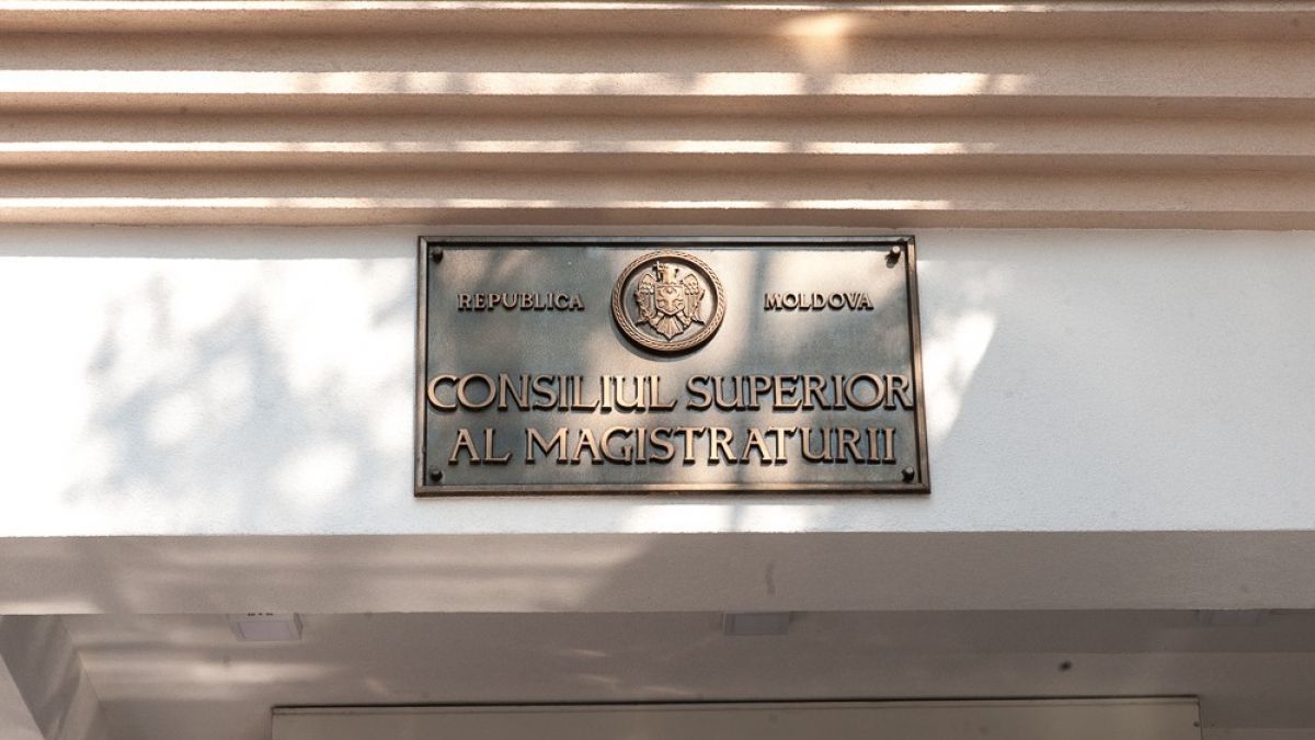 Numirea a 40 de judecători până la atingerea plafonului de vârstă - amânată. CSM a cerut clarificări de la Parlament