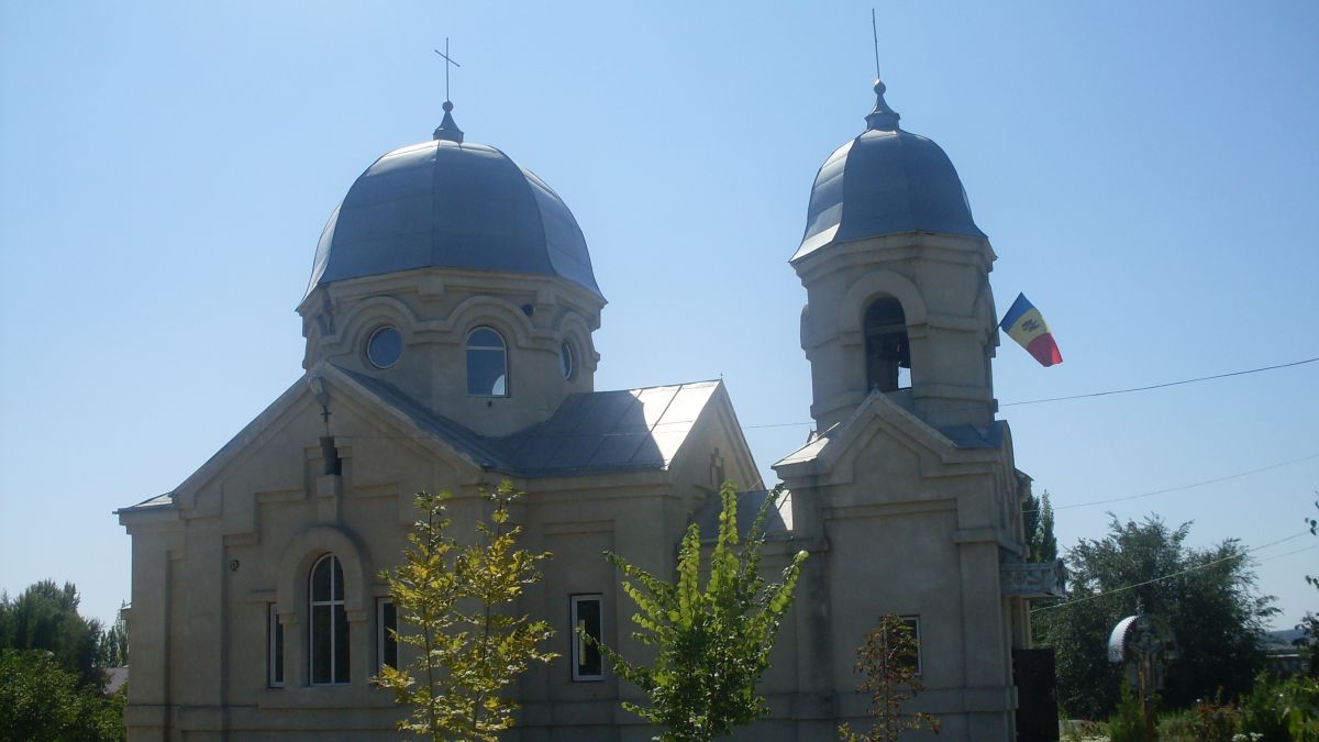 O biserică din orașul Rezina, jefuită. Hoții au plecat cu bani și cu pâinea sfințită