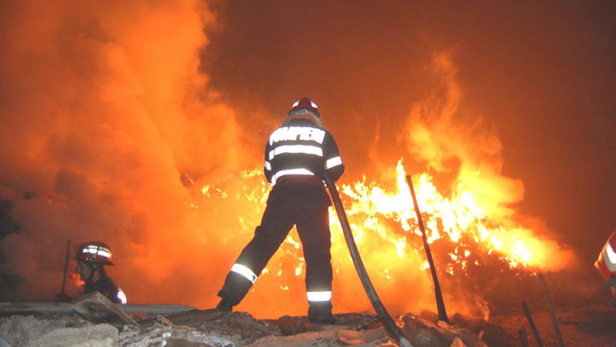 O casă de cultură din raionul Strășeni a ars noaptea trecută