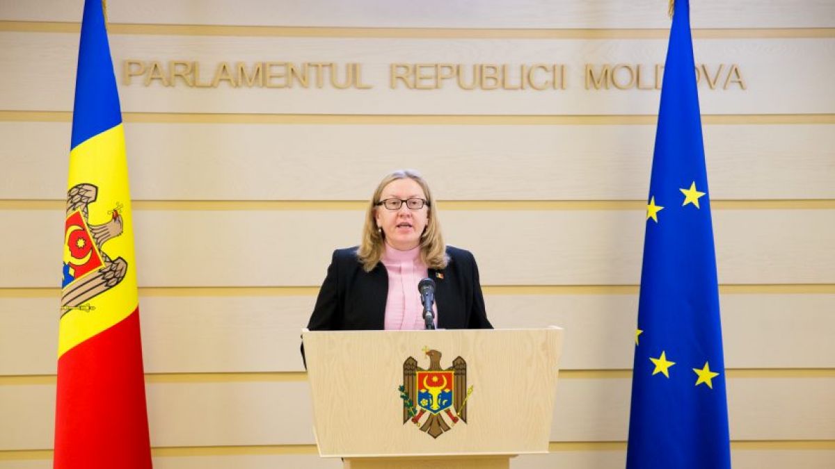 O deputată PAS cere Guvernului să relaxeze restricțiile pentru cetățenii moldoveni care revin acasă din țările unde rata de infectare este mică