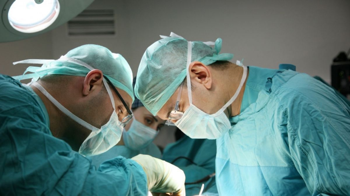 O echipă de medici moldoveni a lucrat trei zile fără oprire pentru a efectua transplanturi de organe