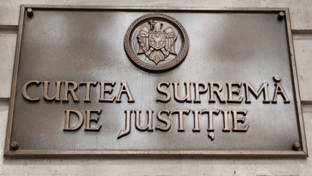 O femeie a dat în judecată o companie de microfinanțare pentru clauzele abuzive din contractul de împrumut. Cazul, pe masa judecătorilor CSJ