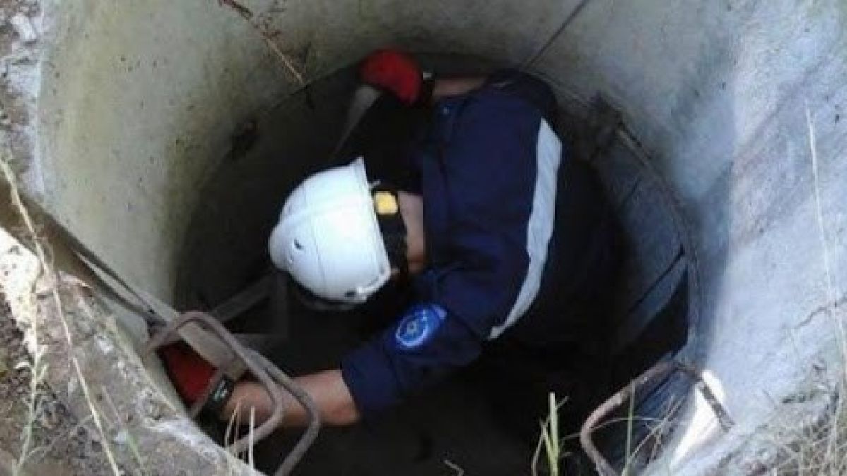 O femeie de 72 de ani a căzut într-o fântână. Localnicii au apelat la ajutorul salvatorilor (FOTO)