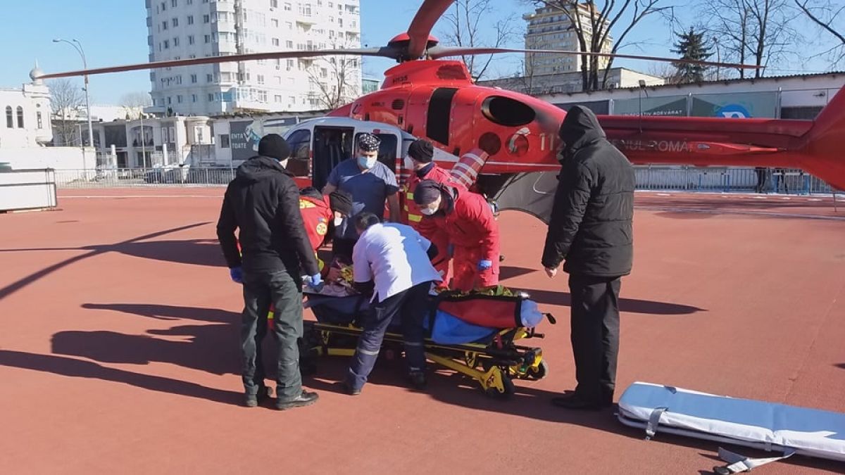 O femeie de 82 de ani, care suferea de leziuni termice, a fost transportată de la Ocnița la Chișinău cu elicopterul 