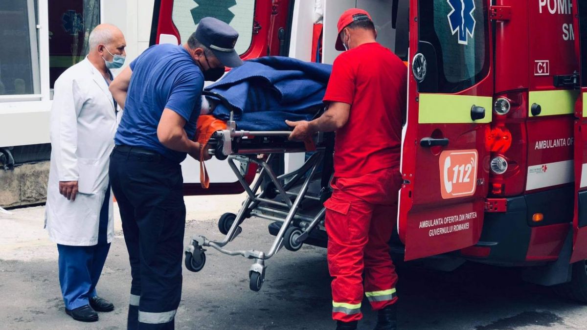 O femeie, transportată cu elicopterul SMURD la Chișinău. Aceasta primea tratament în România