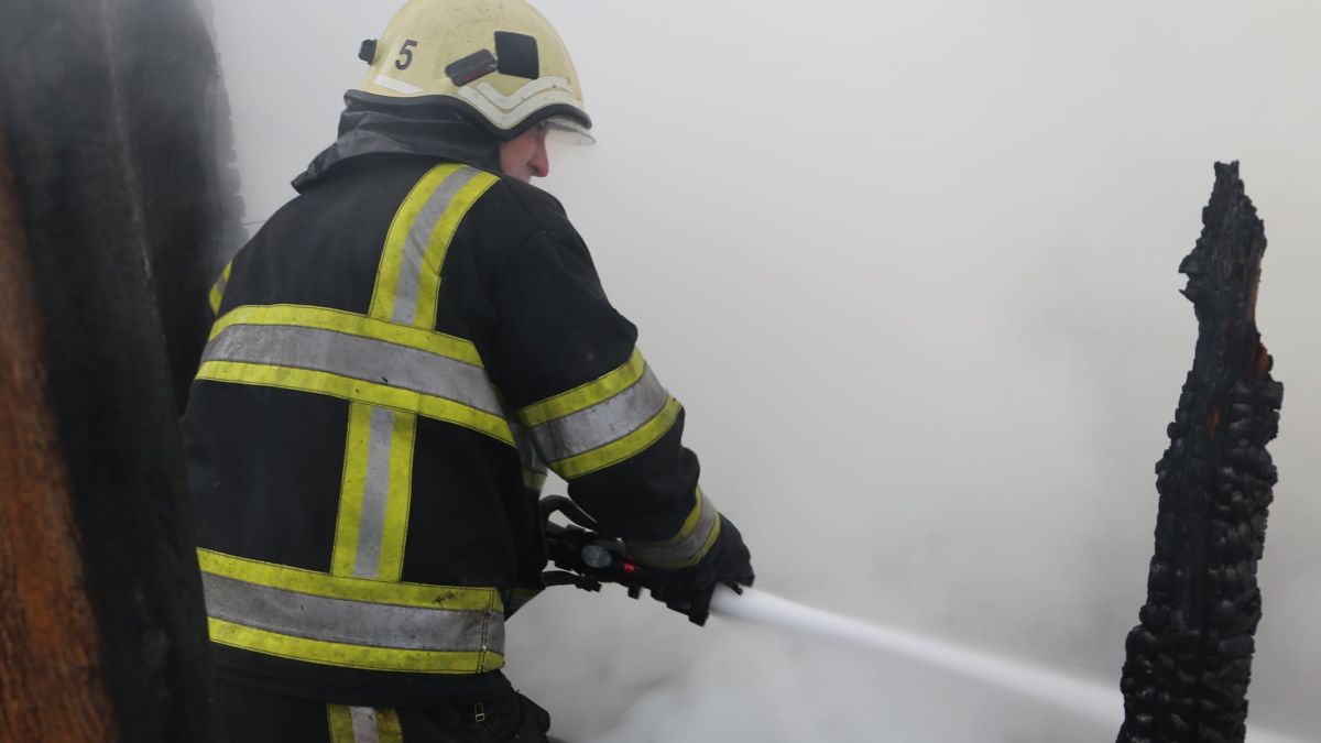 O grădiniță părăsită din Mereni și o locuință din Orhei, cuprinse de flăcări. Intervenția pompierilor în timpul nopții