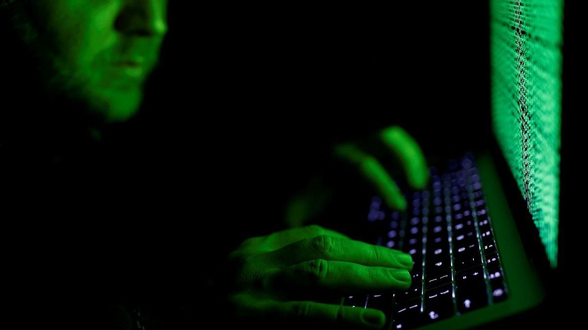 O grupare de hackeri voia să atace mai multe spitale din România. Polițiștii de la Chișinău au ajutat la destructurarea acesteia