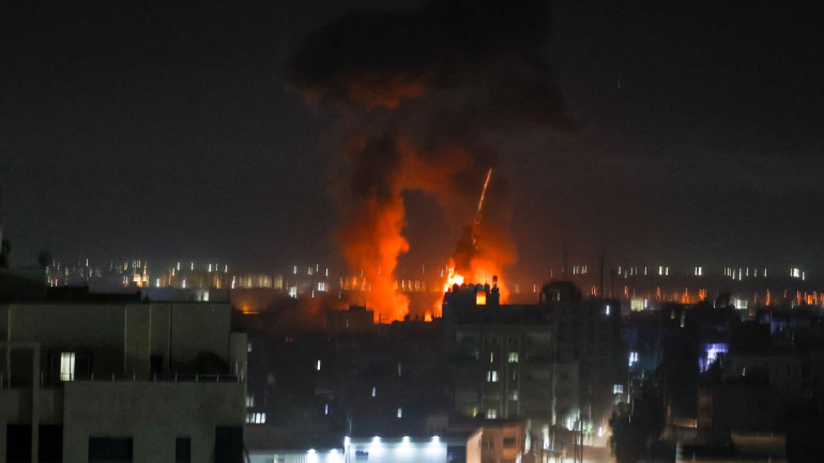 O nouă escaladare a conflictului din Fâșia Gaza. Israelul a efectuat o serie de lovituri aeriene, după ce au fost lansate baloane incendiare