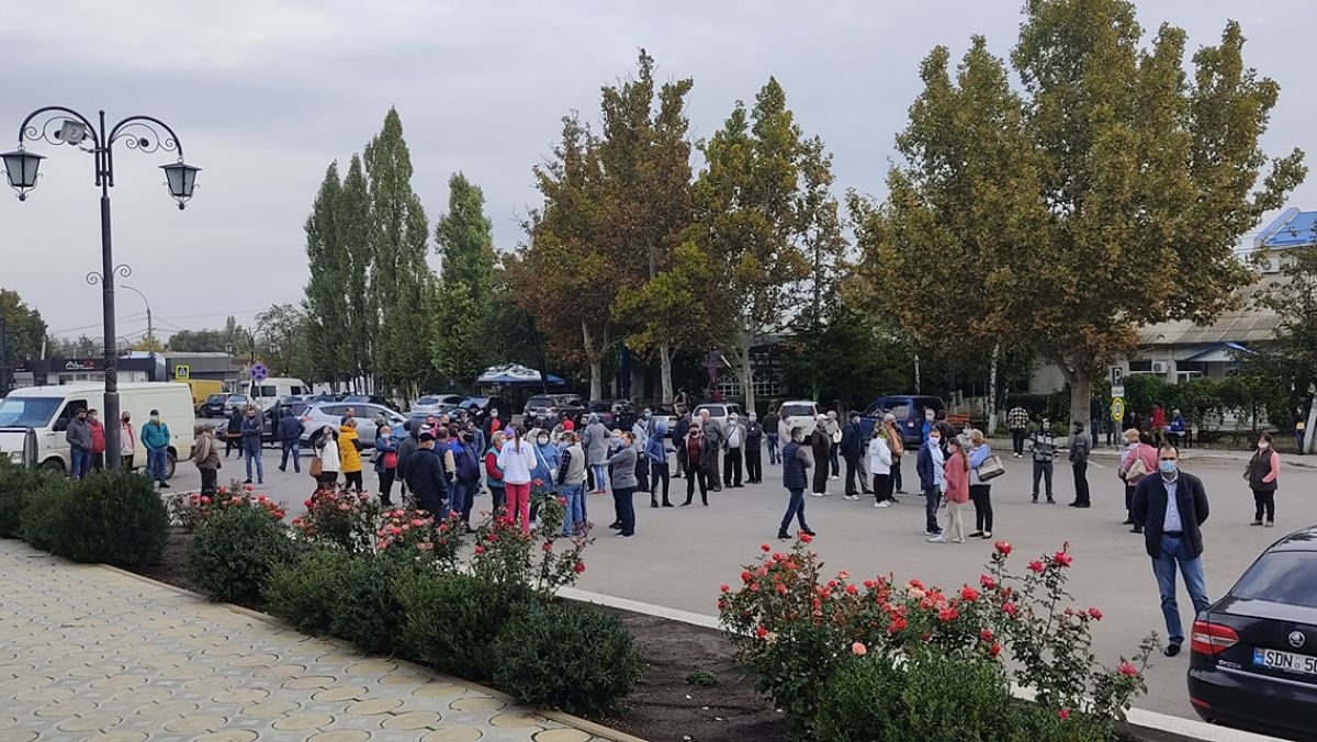 O nouă zi de proteste la Cimișlia: Oamenii așteaptă ca CESP locală să decidă dacă se redeschid piețele