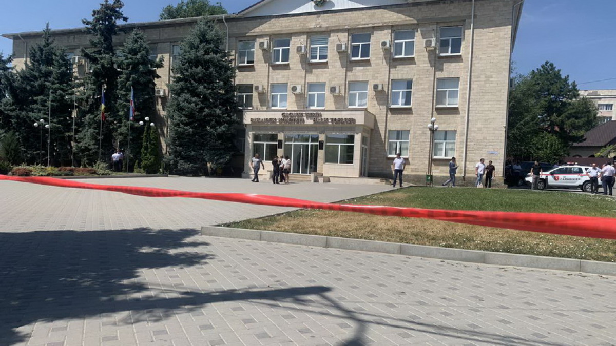 O nouă zi, o nouă alertă cu bombă. Blocul Comitetului Executiv a fost evacuat  