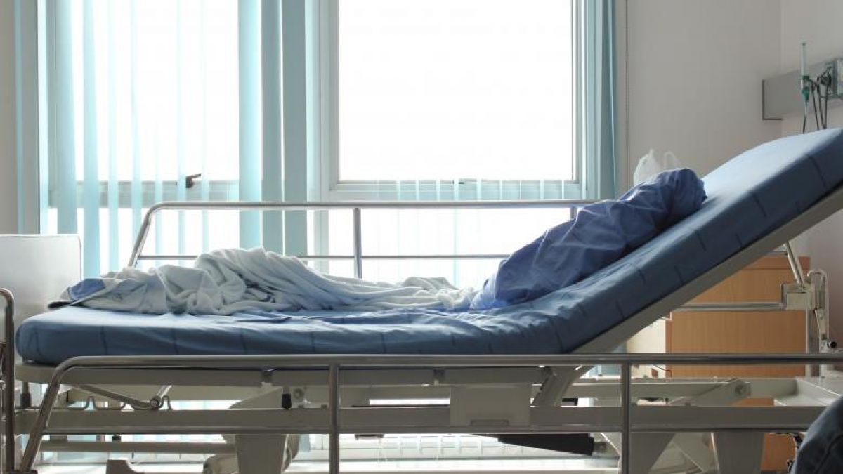 O pacientă cu COVID-19 a fugit de la Spitalul „Sf. Arhanghel Mihail”. UPDATE: Femeia a improvizat o funie din cearșafuri, ieșind pe fereastră