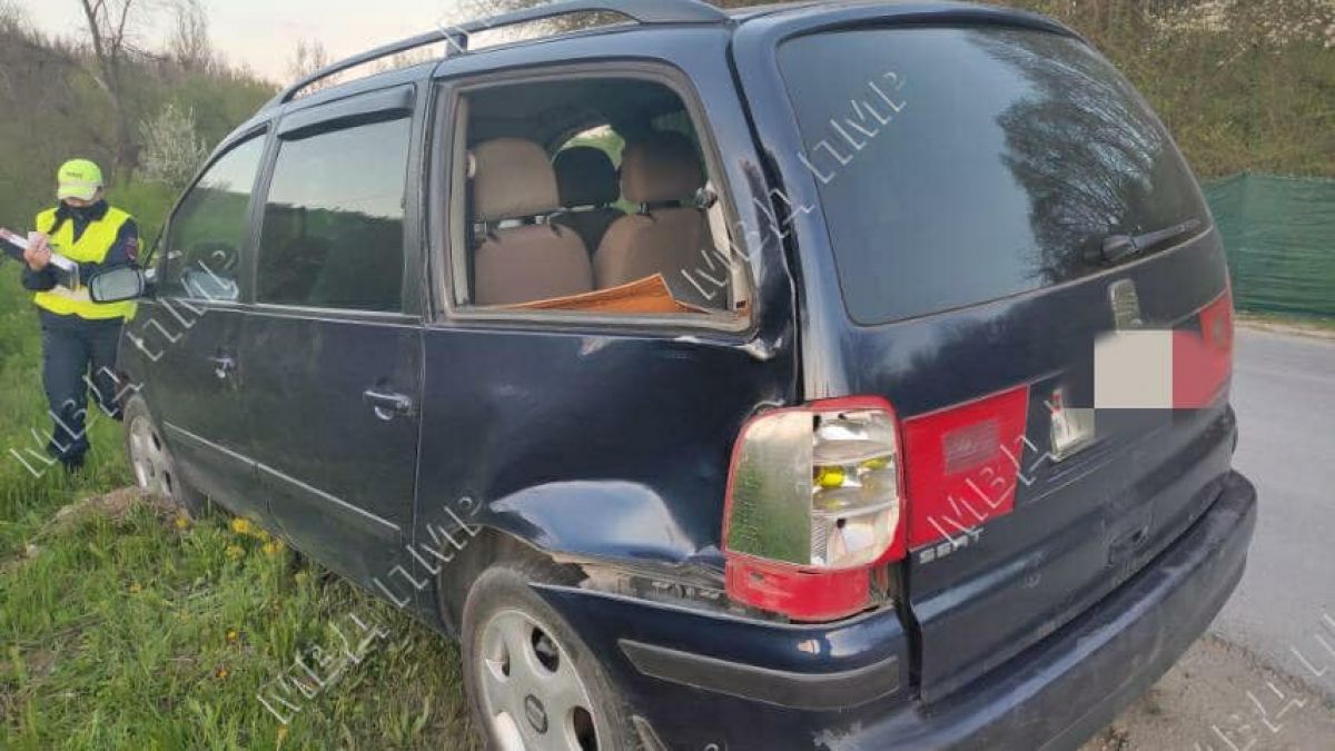 O pensionară din Râbnița, lovită mortal de o mașină care a intrat într-o depășire